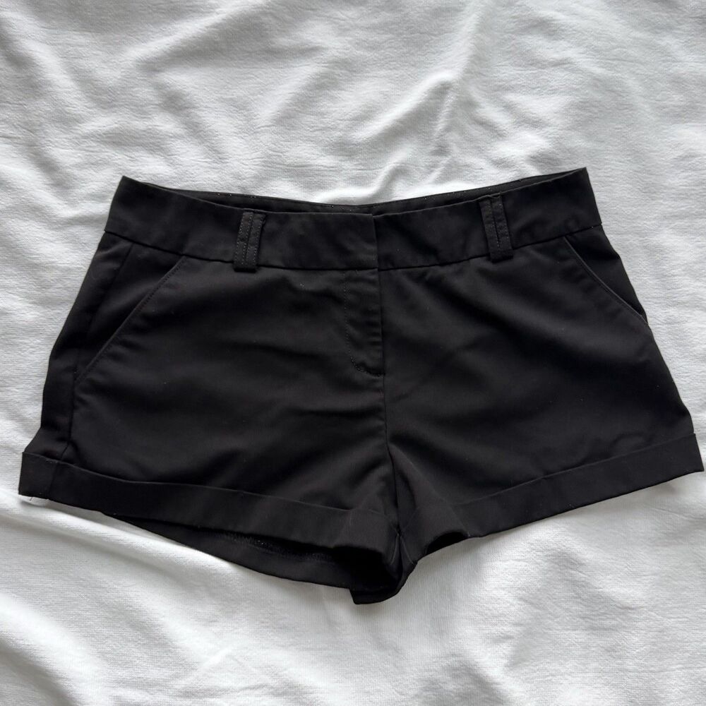 Forever 21 women's black solid chino shorts size L pockets cuffed cotton twill